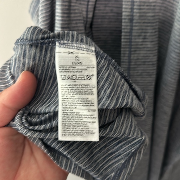 GapFit Blue and White Striped Open Back Yoga Workout Tank Sz XL - Picture 3 of 4